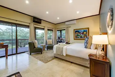 Hilltop Forest Lodge & Chalets - Hluhluwe